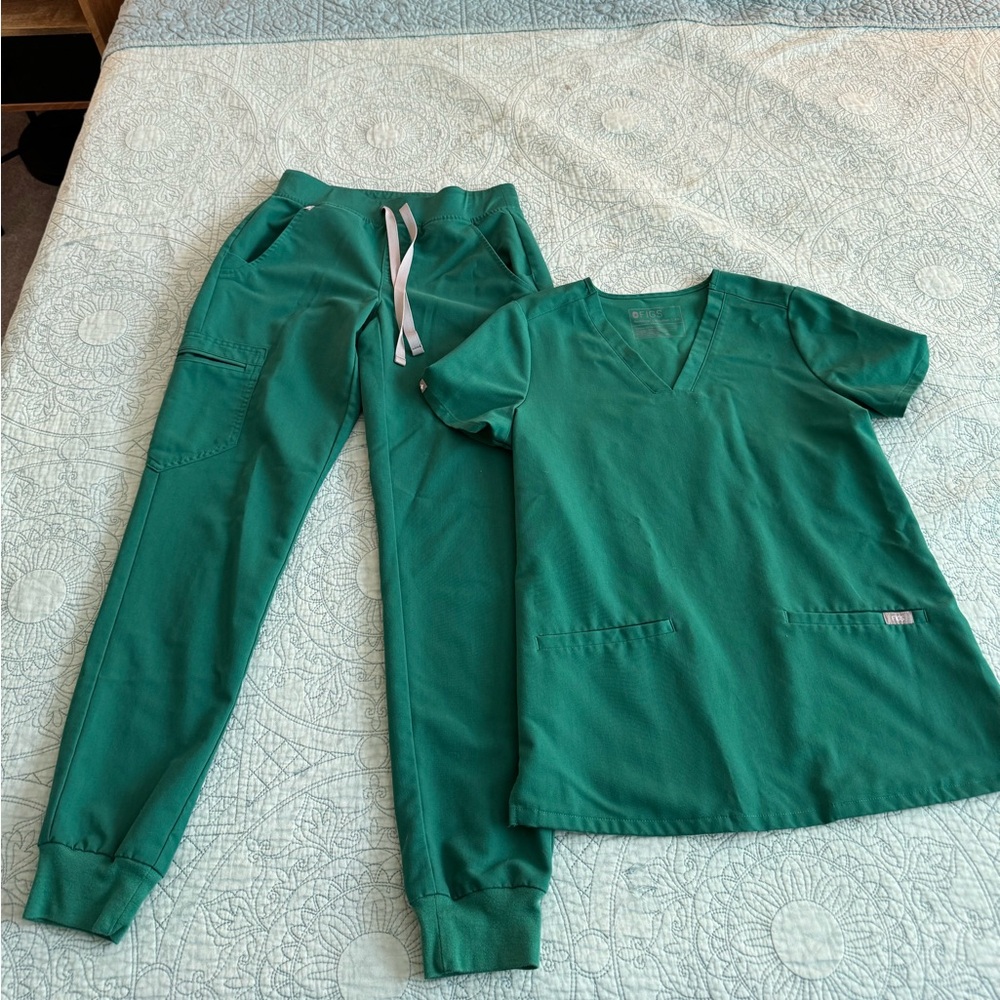 Figs Green Scrub top